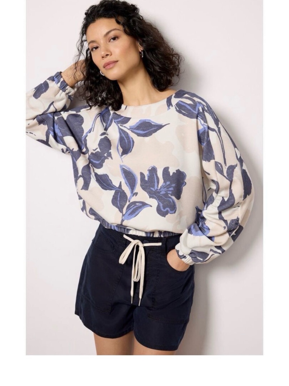 Evereve Blue Floral Crewneck Pullover Top